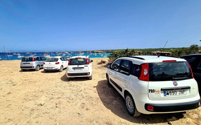 Parking à Cala Saona, Formentera.