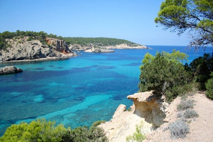 Cala Portinatx.  Excursions en bateau à Ibiza