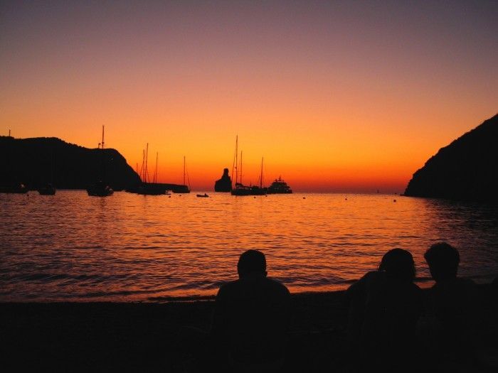 Atardecer Benirras. Que hacer en Ibiza