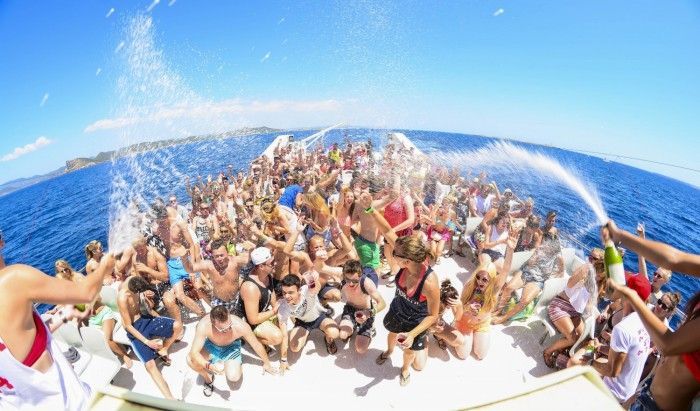 Fiesta en Barco. Que hacer en Ibiza